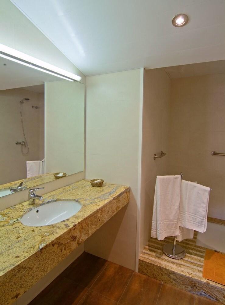 Hotel Pinxo Санта-Колома-де-Фарн Экстерьер фото